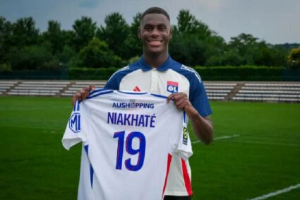 L’Olympique Lyonnais officialise la signature de Moussa Niakhaté